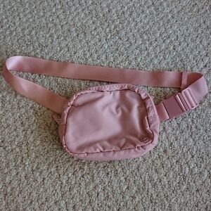 Gaiam Sidekick Waist Pack in pretty light pink